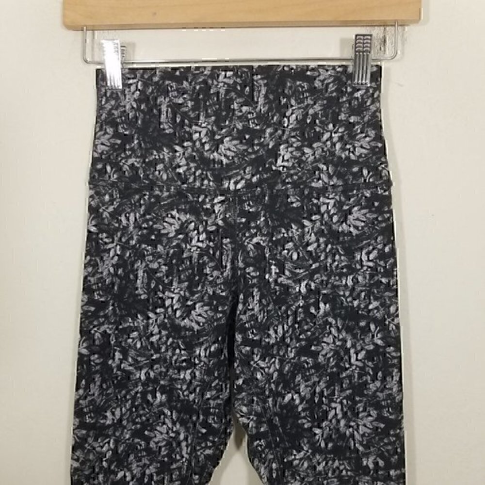 Lululemon High Rise Legging Size 4 - Picture 2 of 7